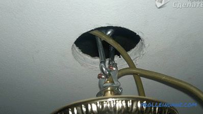 Cómo colgar una araña en el techo (en el gancho, con una barra) + foto