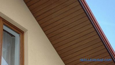 Variantes de presentación de los salientes del techo con un sofito, láminas o plástico + Video