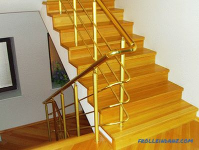 Escalera de hormigón con revestimiento de madera: elija el material adecuado.