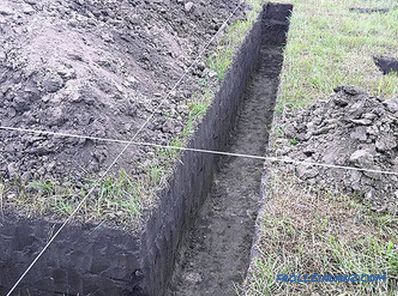 Cómo cavar una zanja para la cimentación, suministro de agua.