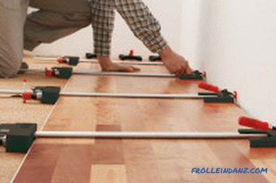 Formas de colocar la tabla del suelo en la base y en los troncos (foto y video)