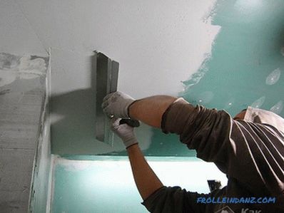 Blanquear el techo con sus propias manos: pintura a base de agua, cal, tiza.