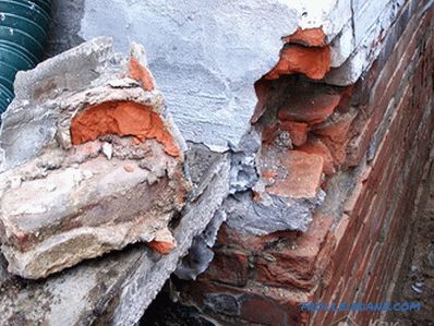 Reparación de la cimentación de una casa de madera - sustitución de la cimentación.