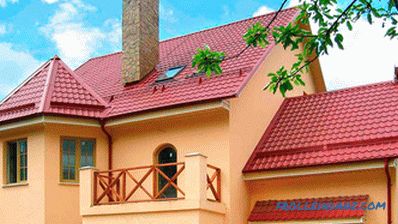 ¿Qué es mejor metal o techo blando para el techo de una casa privada?