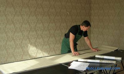 Cómo pegar papel tapiz no tejido correctamente y eficientemente + Video