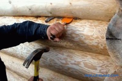 Cómo calafatear la casa de troncos con diferentes materiales: características, herramientas (video)