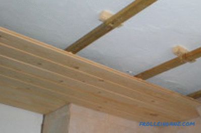 Cómo arreglar el revestimiento en el techo y las paredes con klyaymerov