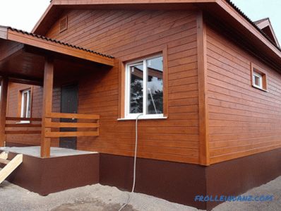 Cómo enfundar una casa de madera afuera - una revisión de materiales